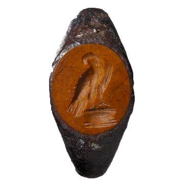 Intaglio gem set in an iron ring, eagle perching on an altar, ANFortnum.FR.163 The face of an iron ring with a rough carving of an eagle